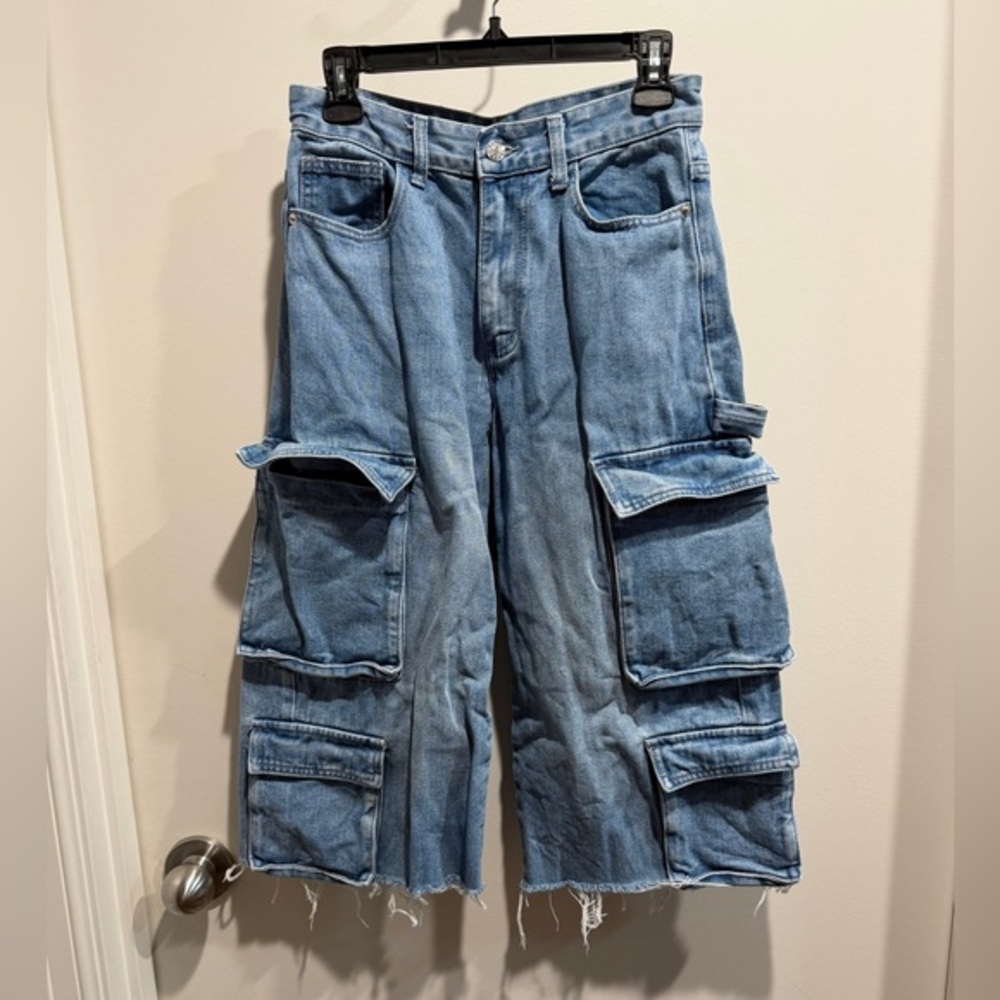 Forever 21 Light Jean Shorts. Cargo look.